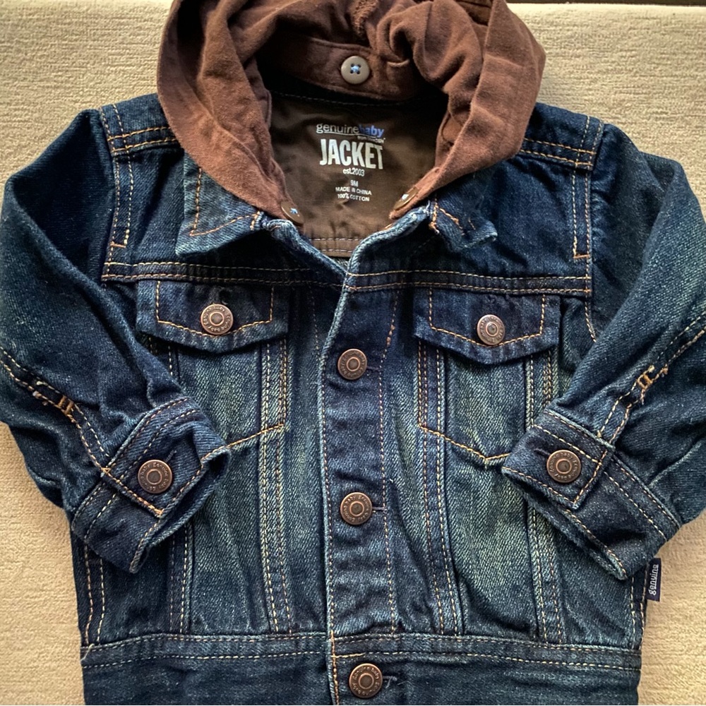 Genuine Baby from OSHKOSH Denim Jean Jacket With Detachable Hood Like New 9Mo